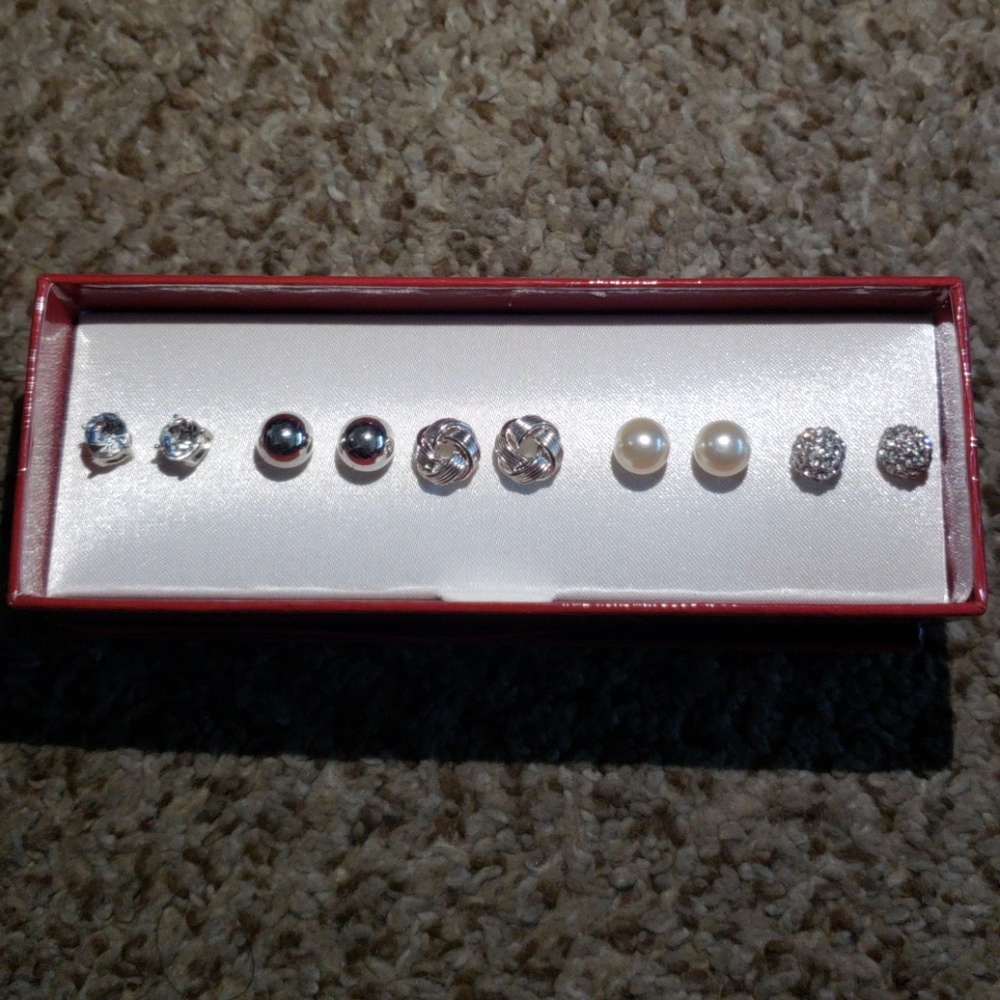 Earrings set